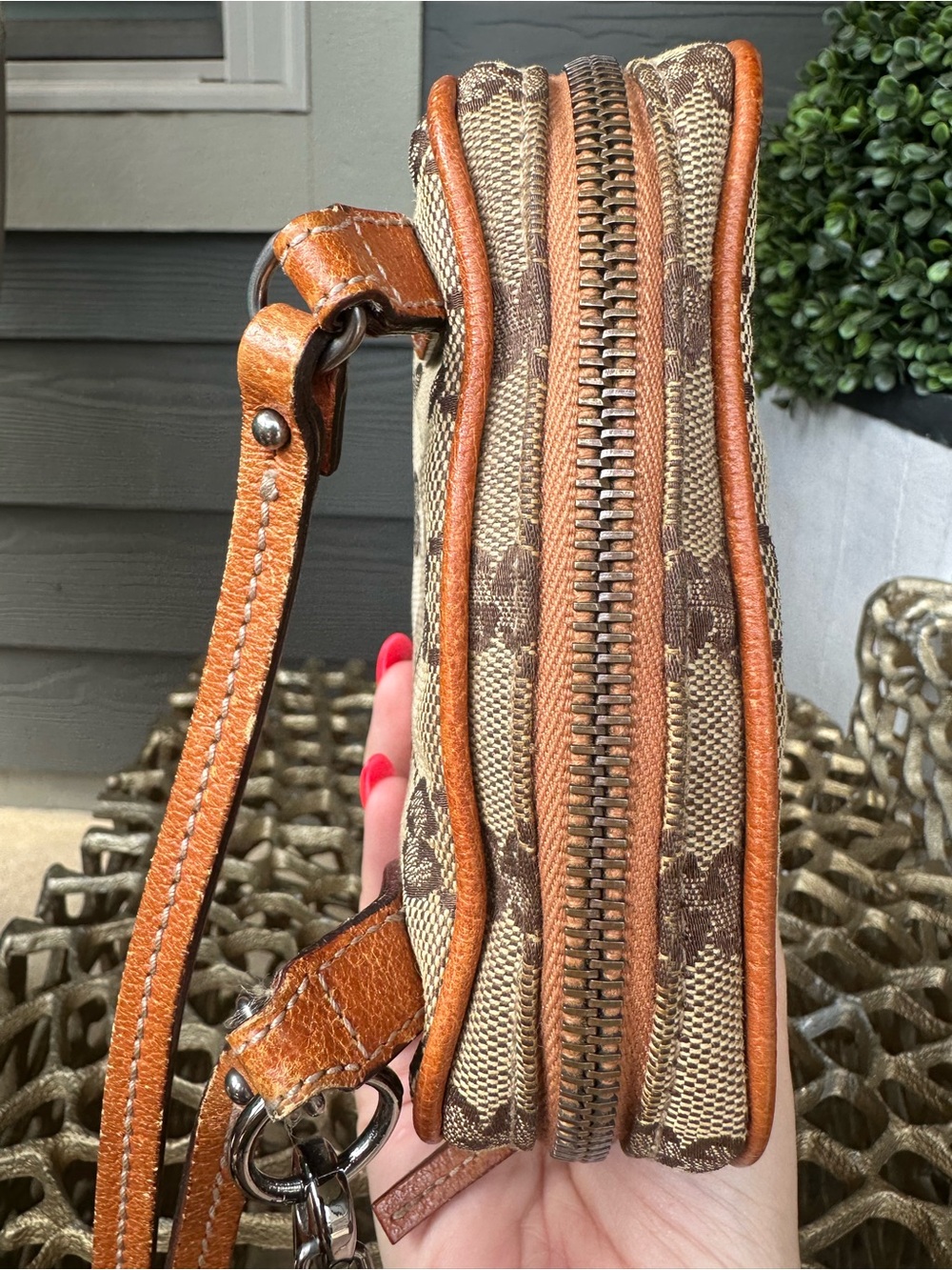 Mini Gucci Crossbody - Picture 10 of 12